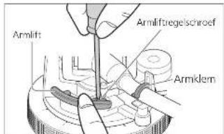 TECHNICS SL1000R - Plaats de toonarm weeer op de armsteun, klem deleze vast met de armklem en draai aan de schroef om de hoogte te verstellen terwiju u de armlift met uw vinger maar beneden duwt. - 1