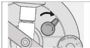 TECHNICS SL1000R - Nadat de armhoogte is afgesteld, vergrendelt u de toonarm door aan de armvergrendelingsknop te draalen. - 1