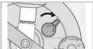 TECHNICS SL1000R - Po zakończenu regulaci wysokosci ramienia, zablokowa ramię poprzecz obrotocene poskreti objemny ramienia. - 1