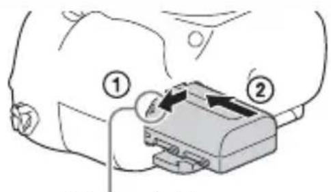 SONY Alpha ILCA68K - Inserción de la batería/tarjeta de memoria (se vende por分开ado) - 2