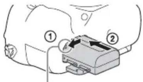 SONY Alpha ILCA68K - Inserir a bateria/cartão de memória (vendido separatamente) - 2