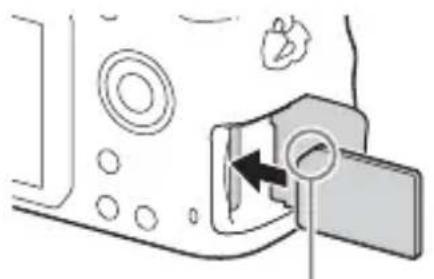 SONY Alpha ILCA68K - Sett inn et minnekort. - 1