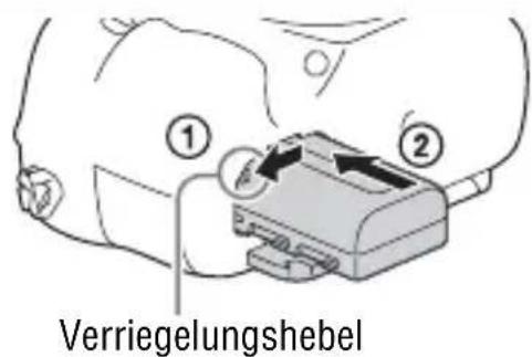 SONY Alpha ILCA68K - Einsetzen des Akkus/einer Speicherkarte (getrennt erhältlich) - 2