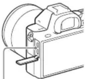 SONY Alpha ILCE7M2K - 5Podłącz aparat do zasilacza sieciowego (w zestawie) za pośrednictwem przewodu micro USB (w zestawie), a zasilacz do gniazda elektrycznego. - 2
