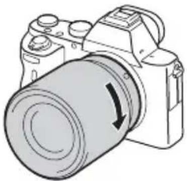 SONY Alpha ILCE7M2K - 2Установите объектив, совмещая белые метки (метки крепления) на объективе и камере. - 2