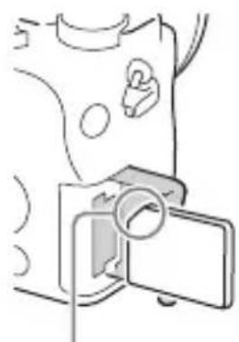 SONY Alpha ILCE7M2K - Einsetzen einer Speicherkarte (getrennt erhältlich) - 2