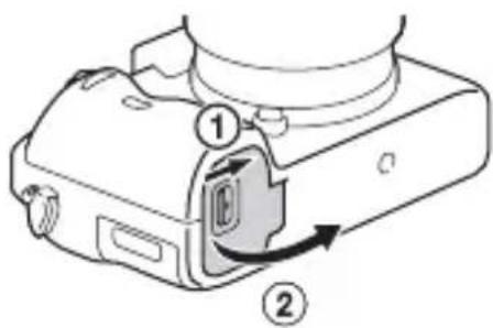 SONY Alpha ILCE7M2K - Caricamento del pacco batteria - 2