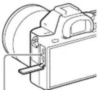 SONY Alpha ILCE7M2K - 5Під'єднайте фотоапарат до адаптера змінного струму (додається) за допомогою кабель Micro USB (додається), а адаптер змінного струму підключіть до розетки. - 2