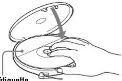 SONY DNE301CK - Introduisez un CD. - 2