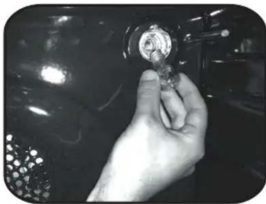 HOOVER HOZ7173WI WFE - CHANGING THE BULB - 2