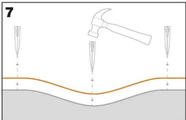 WORX Landroid L WR153E - Fixez le fil au sol à l'aide des chevilles - 2