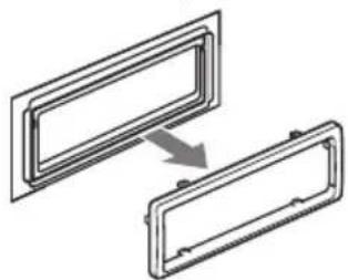 SONY CDXGT215C - Rimuovere la cornice di protezione. - 2