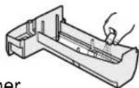 SHARP KC930EUW - Befüllen Sie die Luftbefeuchtungswanne halb mit lauwarmem Wasser, fügen Sie eine keine Menge herkommlichen Spülmittels hinzu und halten Sie die Lösung für etwa 30 Minuten einwirken. - 1