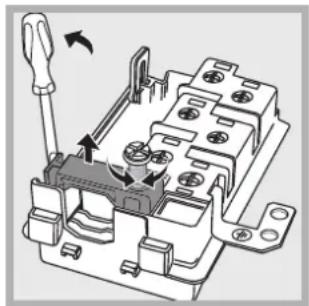 INDESIT FIMS 51 K.A (WH) AUS - Montage du cable d'alimentation - 2