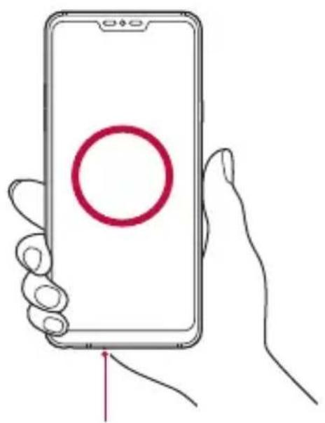 LG G7 Fit Q850EMW - Probeer NIET om de klep aan de achterzijde te verwijderen. - 2