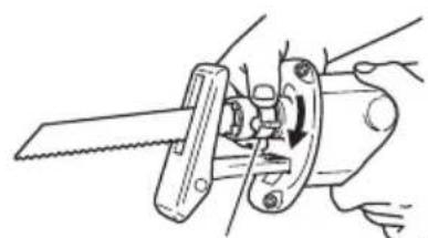 HITACHI CR 13VA - Démontage de la lame - 4