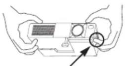 HITACHI CPX275W - Afstellen van de projectiehoek - 2
