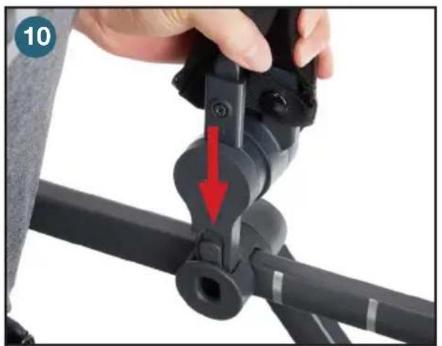 Joovy Caboose S - ADVERTENCIA: Posible peligro de pellizco – Tenga cuidado con las bisagras laterales al abrir y cerrar la capota. - 1