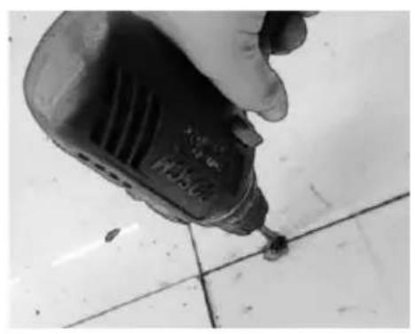 PROLINE P601IMCIXT - De anti-kantelbeugel aan de grond bevestigen - 1