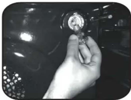 HOOVER HOAZ7173IN WIFI - CHANGING THE BULB - 2