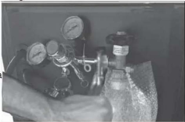 DANBY DKC054A1BSLDB - Instalación del tanque de gas y el regulator de gas carbónico - 1