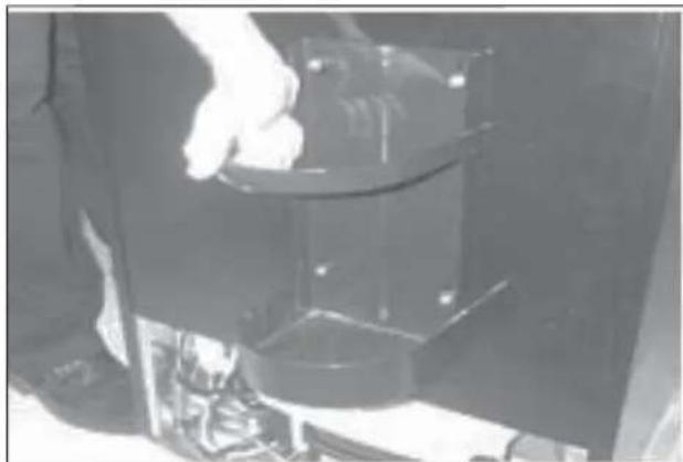 DANBY DKC054A1BSLDB - Instalación del soporte para el tanque de gas - 1