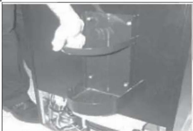 DANBY DKC054A1BSLDB - Installation du support de la bouteille de CO_2 - 1
