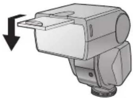 PANASONIC Lumix DMWFL360E - Sortez le diffuseur grand-angulaire et enfoncez-le vers le bas. - 1