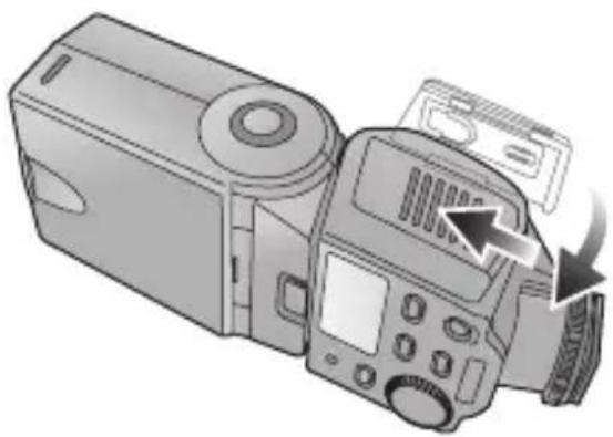 PANASONIC Lumix DMWFL360E - Cierre la tapa de las baterías desplazándola firmemente atrás hasta que tope. - 1