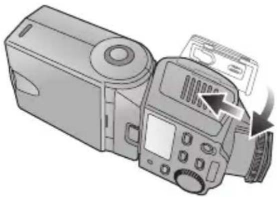 PANASONIC Lumix DMWFL360E - Faites glisser le couvercle du logement des piles pour l'ouvrir. - 3