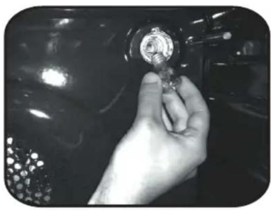 HOOVER HOT3161WIE - CHANGING THE BULB - 2