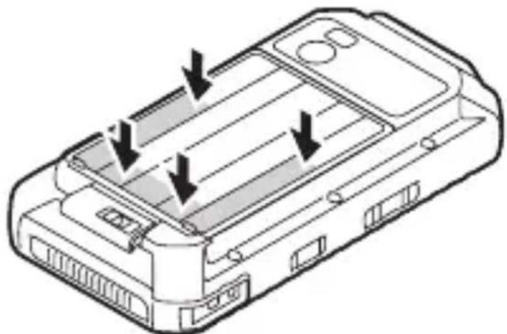 PANASONIC FZE1 - Fixation du cache de la batterie - 2