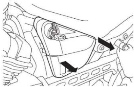 YAMAHA XVS950 (2015) - Dépose du cache - 2