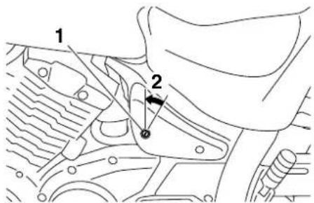 YAMAHA XVS1300CU (2014) - Dépose de la selle - 1