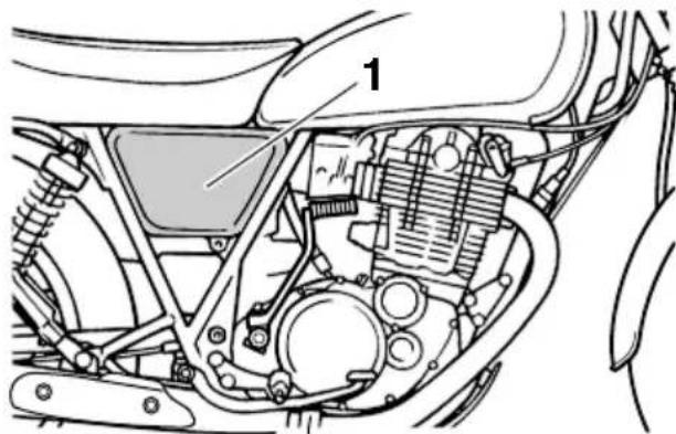 YAMAHA SR400 (2016) - Dépose et repose du cache - 1