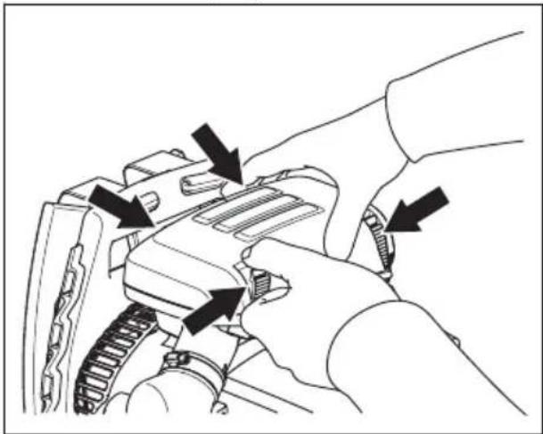 HUSQVARNA 360BT - Limpar o filtro de ar (570BTS, 580BTS) - 2