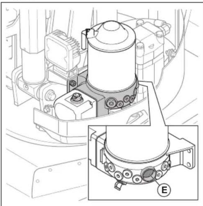 HUSQVARNA TC 130 - Purge de la pompe de graissage du marteau (DXR 95) - 4