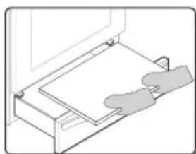 SAMSUNG NE58H9970WS - Insertion de la plaque de séparation dans son emplacement de rangement - 1