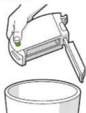 IROBOT Roomba e6 - Vider le bac - 2