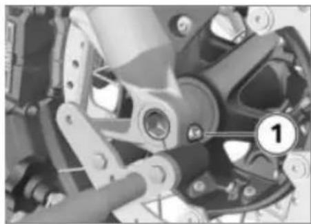 BMW R 1250 GS Adventure (2019) - Montage de la roue avant dans le sens de rotation contraire - 2