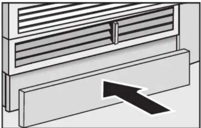 MIELE KWT 2611 Vi - Fixer le panneau et la plinthe de socle - 2