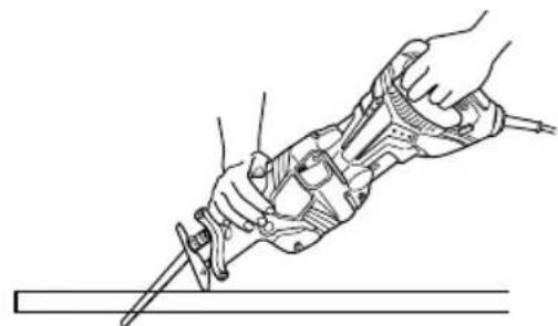 HITACHI CR 13VB - Attaque en plein bois - 3