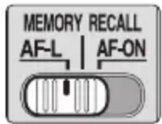 NIKON Nikkor AFS 400mm f2.8G ED VR - ■ Interruttore di selezione dell'azionamento della messa a fuoco (AF-L/MEMORY RECALL/AF-ON) e tasting di azionamento della messa a fuoco - 1