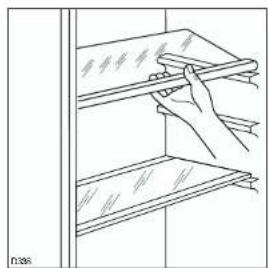 Juno Electrolux JRG90180 - Movable shelves - 1