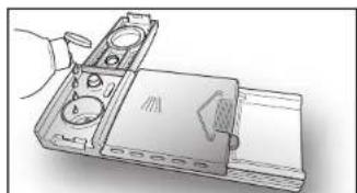 HOOVER DDY 095TXAUS - Filling the rinse aid container - 4