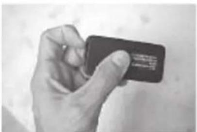 Klarstein 10028009 - How to change batteries in the remote control: - 1