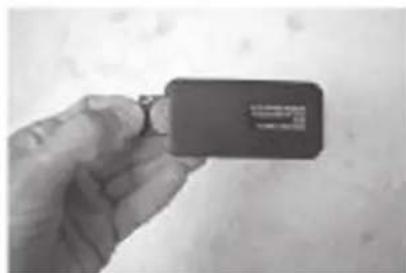 Klarstein 10028009 - How to change batteries in the remote control: - 2