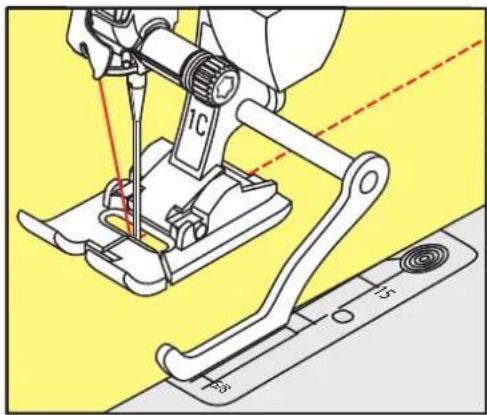 BERNINA 590 - Surpiqûre des bords le long du guide (accessoire en option) - 1