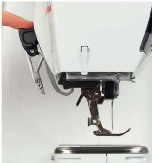 BERNINA 590 - Activer le système d'entraînement BERNINA Dual Transport - 1