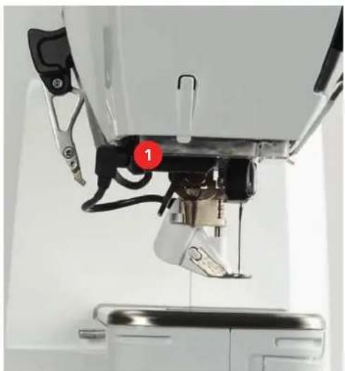 BERNINA 590 - Monter le pied-de-biche BSR - 1